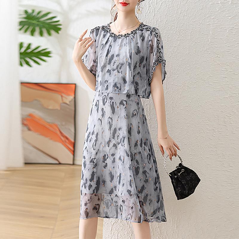 

Elegant Chiffon Summer Dress for Middle-Aged and Elderly Women - Short Sleeve, Long Skirt Design 2XL (suggested 105-120 jin) серый