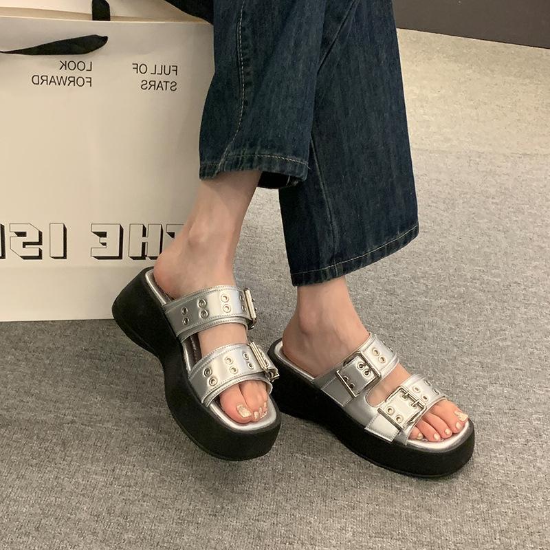 Fashion trend silver Internet celebrity super fire thick-soled slippers summer wear high-end non-slip cool slippers