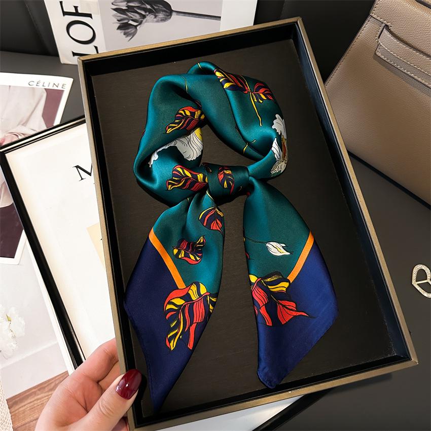 

Элегантный шелковый квадратный шарф с принтом листьев гинкго – универсальный платок для весны и лета 70x70cm (1-3cm error)