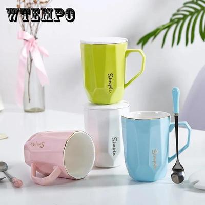 Nordisk kvinnelig student koreansk krus Enkel kaffekopp Kontorkeramikkkopp Hjemmebrukkopp med lokk
