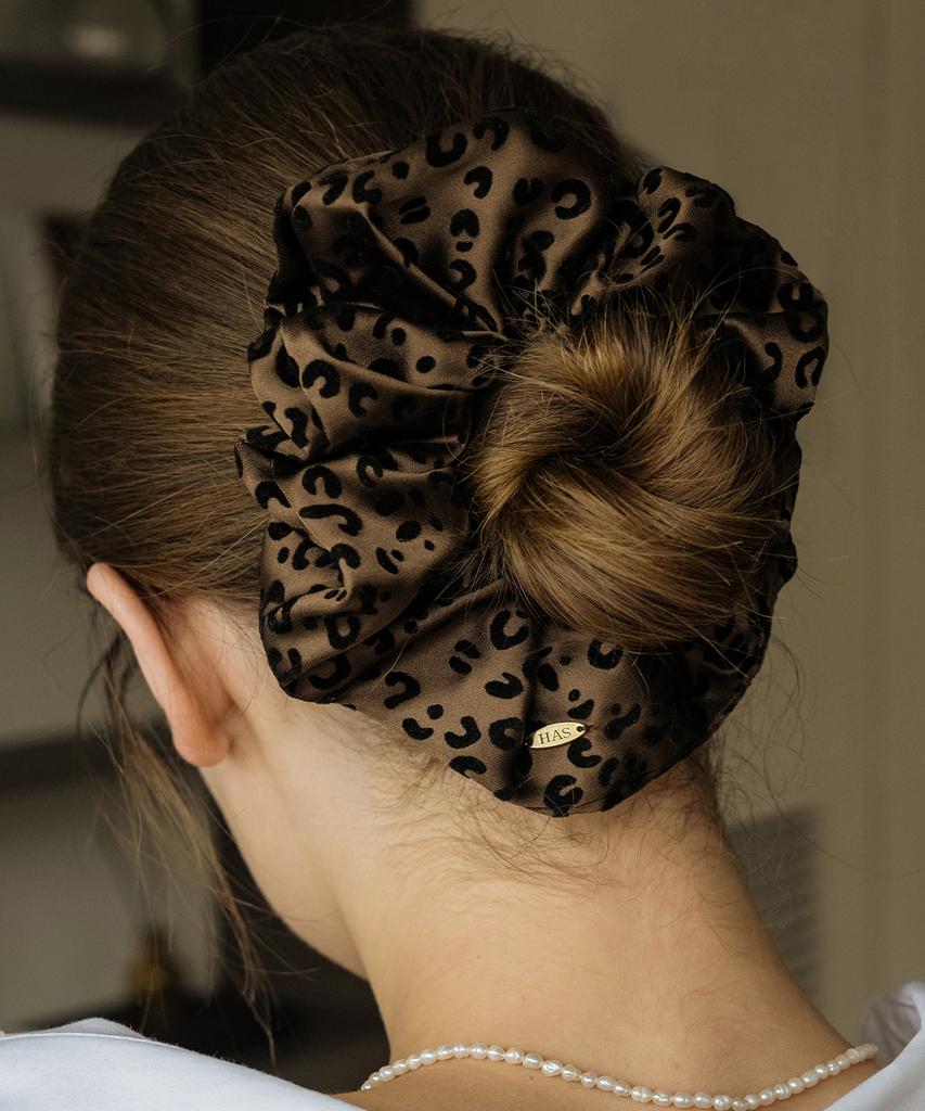 Has Hon006 Leopard Velvet Textured Scrunchie