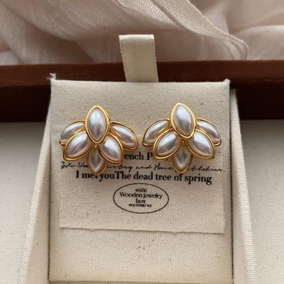 Cercei cu frunze de perle de lux francez - Design elegant pentru femei