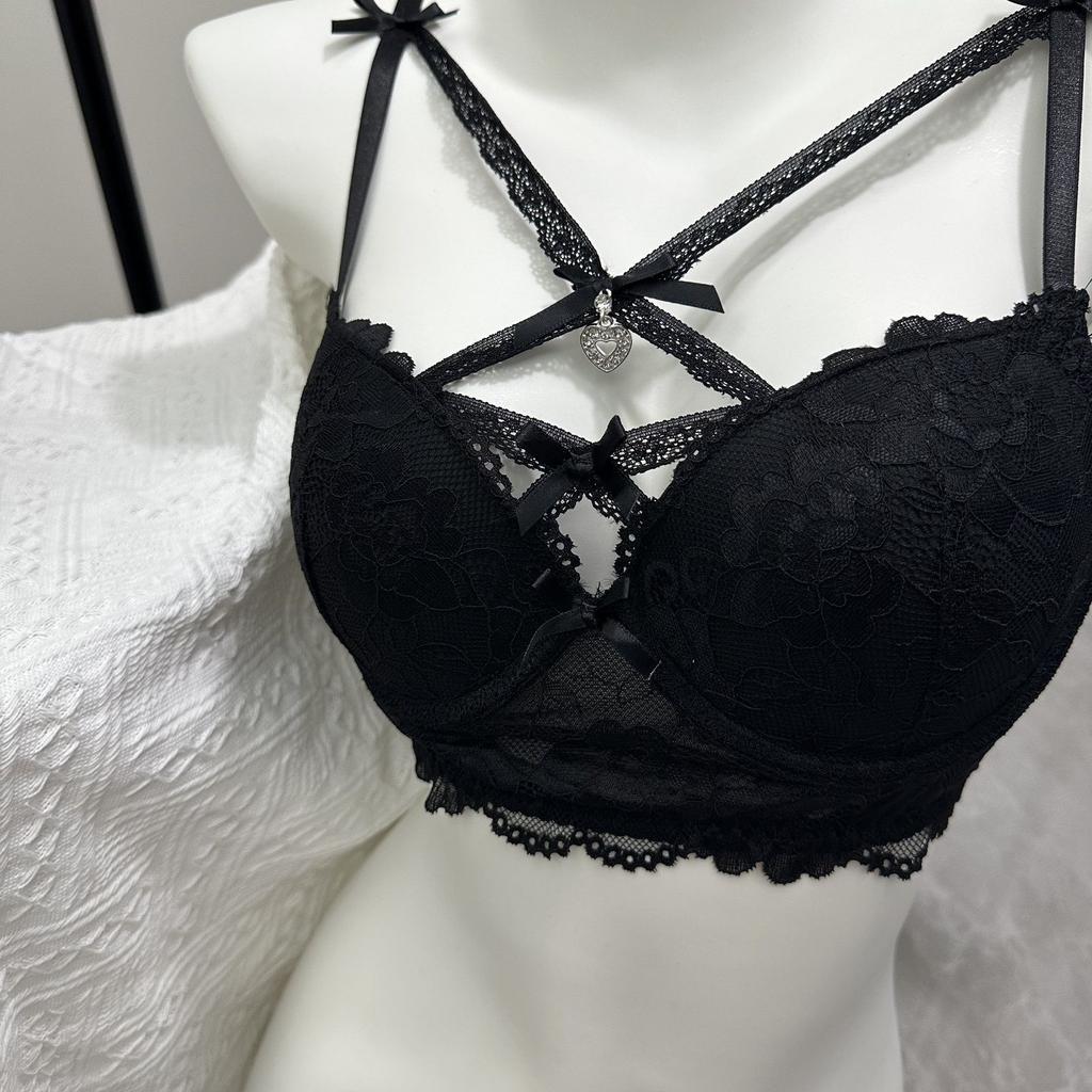 New Sexy Pure Desire To Wear Lace Underwear Women's Suit Cross-dew Belt Love Pendant Steel Ring Gathering Bra Cover