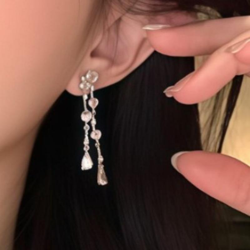 Korean Popular Light Luxury Niche Love Fringed Earrings, Earrings, Versatile Temperament, Super Flash Zircon Love Stud Earrings, Earrings.