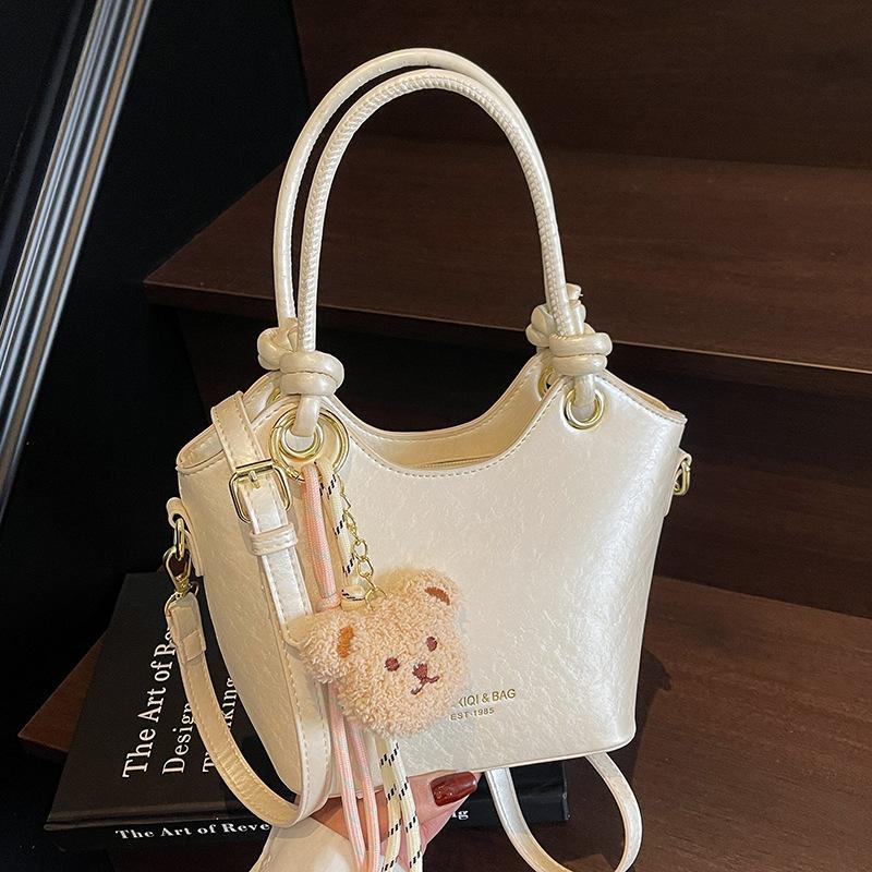 2025 New Products Are Popular, Fashionable and Simple, Hand-held Bucket Bags, Foreign Style and Versatile Commuting Solid Color PU Messenger Women's B