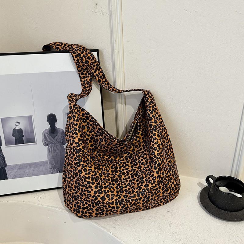 Tote bag, large-capacity women's commuting, high-end leopard print bag, oblique backpack, Japanese and Korean style hot-selling models