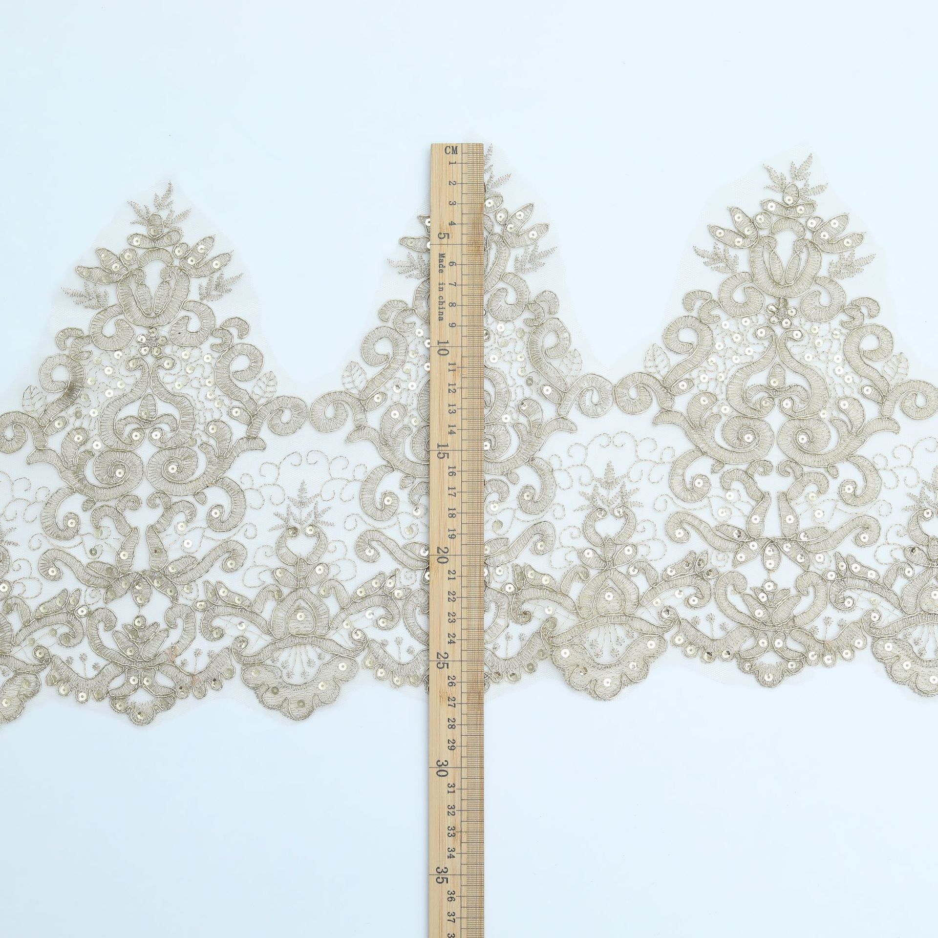 

27 см Золотая нить Кружево Штрих-код Аксессуары для одежды Ткань Золотое кружево Вышивка Кружево Аксессуары для одежды Кружево pure gold/apricot mesh/27CM wide