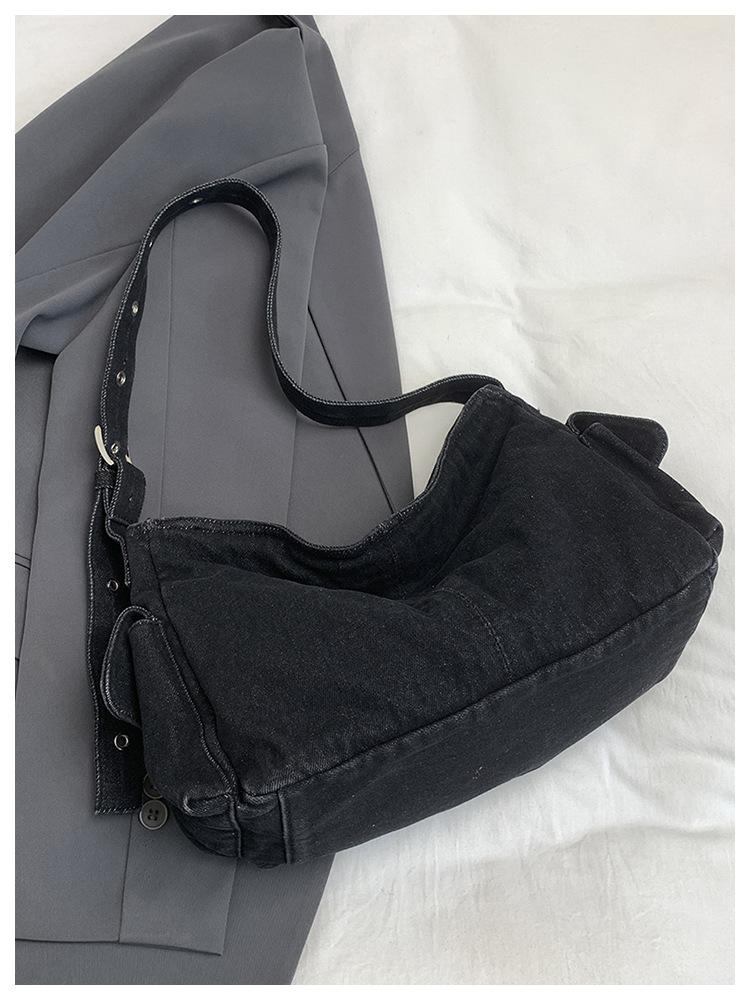 

Джинсовая сумка женская большой вместимости 2025 новая повседневная на плечо, сумка-мессенджер, корейская версия, нишевая сумка для поездок на работу, тренд чёрный