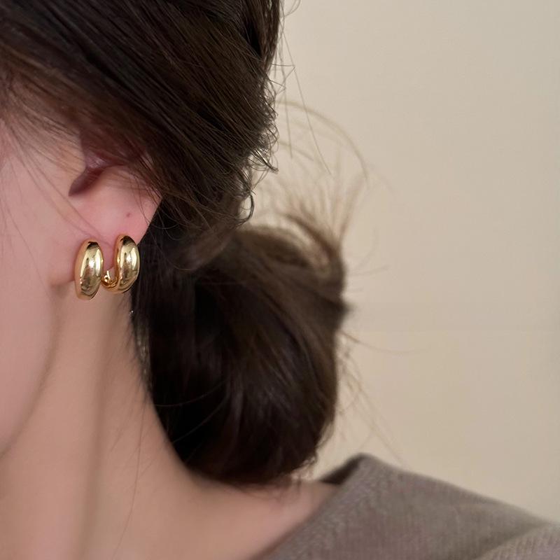 Cercei metalici cu design de nișă de înaltă calitate 2023: Unic, versatil și elegant