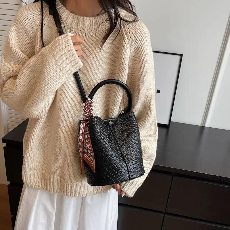 Standard gewebte Schal-Tasche für Damen  Bucket Bags  Schultertasche  tragbare Umhängetasche  Luxusmarken-Taschen  neue Mode