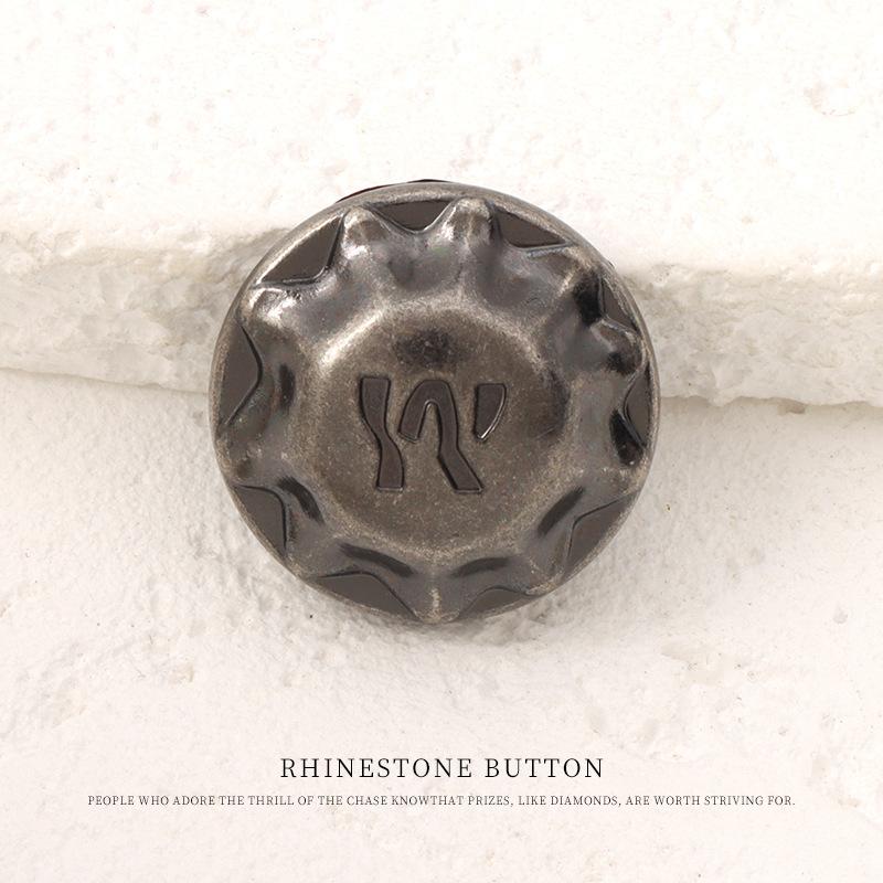 

5pcs Metal Letter Buttons Retro Suit Coat Trench Coat Ancient Gold Buttons Cardigan Sweater Jacket Ancient Silver Buttons 15Mm ancient silver