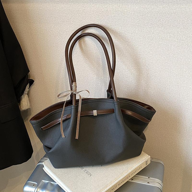 Large Capacity Pleated Bag Women's Autumn and Winter 2025 New Retro Niche Design Shoulder Underarm Bag Commuter Tote Bag