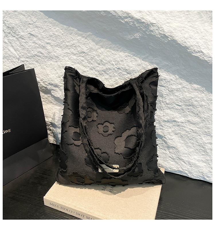 

Pleated embossed art sense white large capacity versatile three-dimensional shoulder bag canvas bag student schoolbag чорний