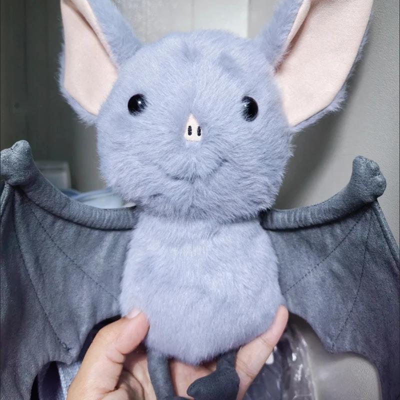 Mote Ny Søt og Bisarr Flaggermusgris Dukke Morsom Plysjleke Sovende Dukke Samling Utsøkt Helbredende Plysj Halloween-pynt Gave