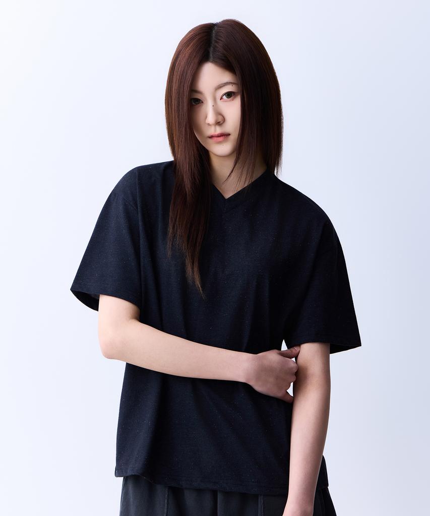ADERNM Natural Sprinkle V-Neck T-Shirt Black
