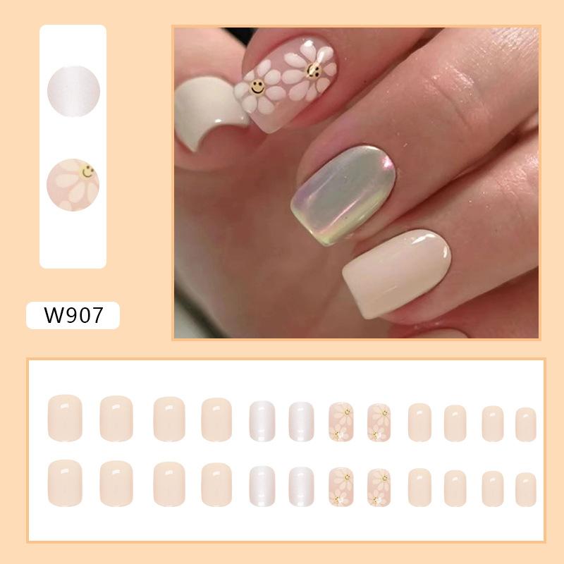 Short cute flowing heart milk yellow aurora full nail cute smile sunflower fake nail wearable piece 24 pieces