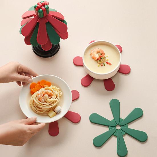 Yousheng Christmas Tree Silicone Trivet Heat Resistant Pot Holder for Hot Pans Non-Slip Foldable Mat for Kitchen Dining Decor