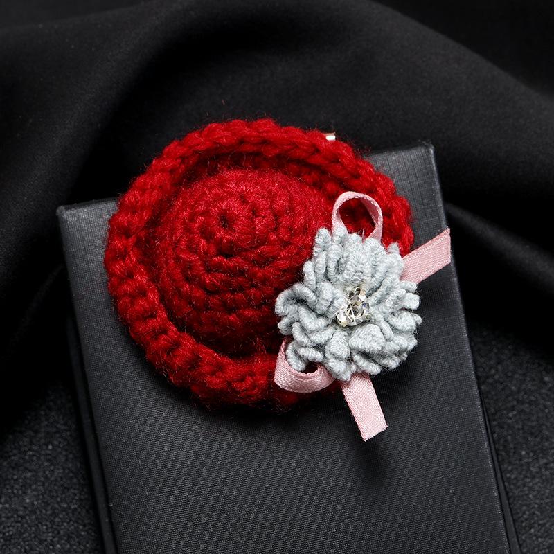 

Оригинальный дизайн Цветочная шляпа Брошь Ручная работа Пряжа Крючком Изысканная брошь Креативная булавка для куртки свитера Аксессуары темно-красного