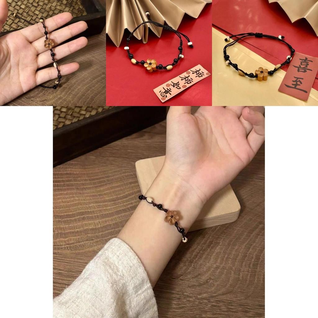 Chic Peach Blossom Adjustable Bracelet For Women Featuring Delicate Floral Design