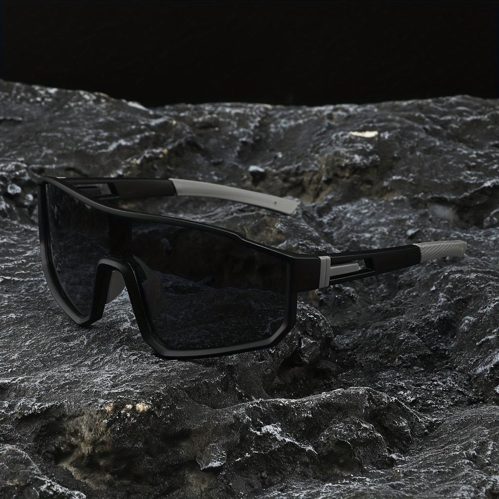 A Pair of Full Frame One Piece Unisex Decorative Fashion Glasses