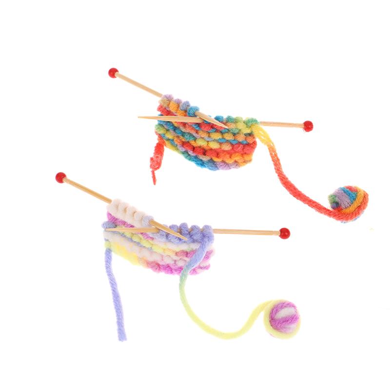 1:12 Puppenhaus Miniatur Pullover Strickwolle Strickwerkzeug Mini Simulation Stricknadel Pullover Puppe Strickszene Geschenke