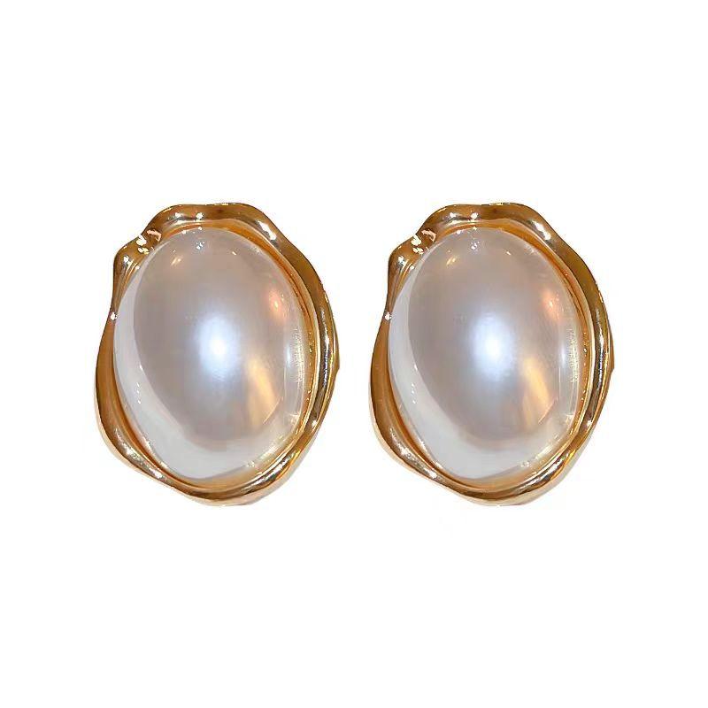 Vintage Style Pearl Earrings with Exaggerated Design and Metal Frame Lightweight Statement Jewelry for Women and Girls