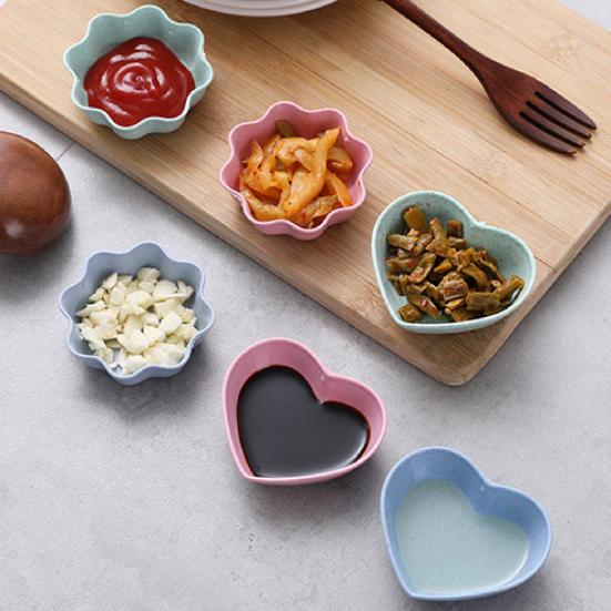 Cute Heart Shape Sauce Dish Smooth Surface Creative Plastic Sauce Holder for Daily Use