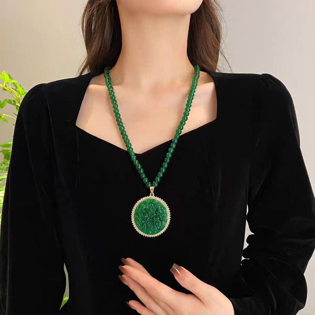 Vielseitige grüne Ruyi-Anhänger-Halskette - Hochwertiger Retro-Stil für Damen