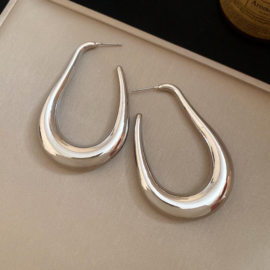 

Silver Needle Glossy Oval Pendant Earrings Personality Simple Fashion Exquisite Earrings Light Luxury Premium Earrings