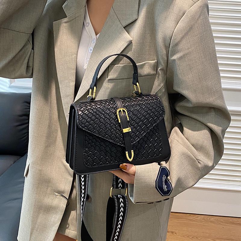 Elegant Pu Small Shoulder Bag With Top Flap Closure For Casual Outings
