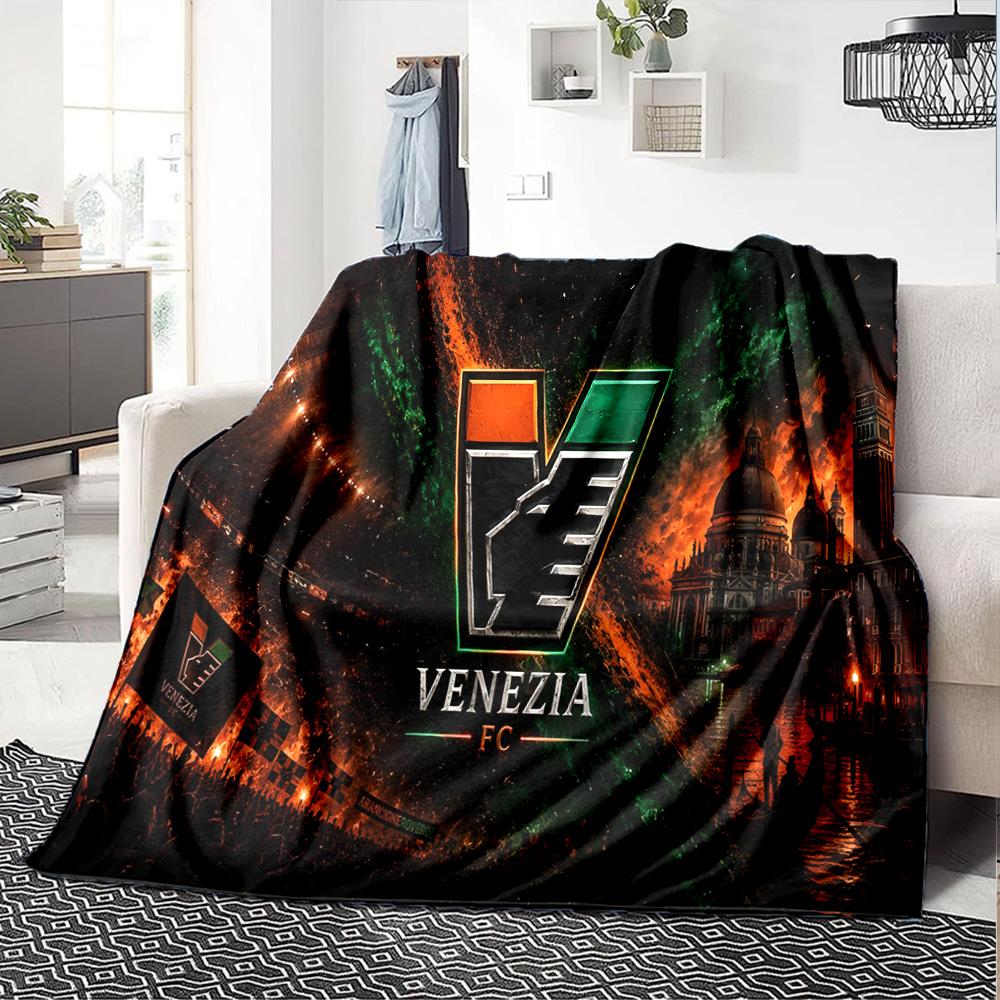 Vene-zia Fußball Flanelldecke, Weiches Polyester, Modernes Design, Ganzjahres für Camping, Reisen, Geschenke für Feiertage oder Geburtstage