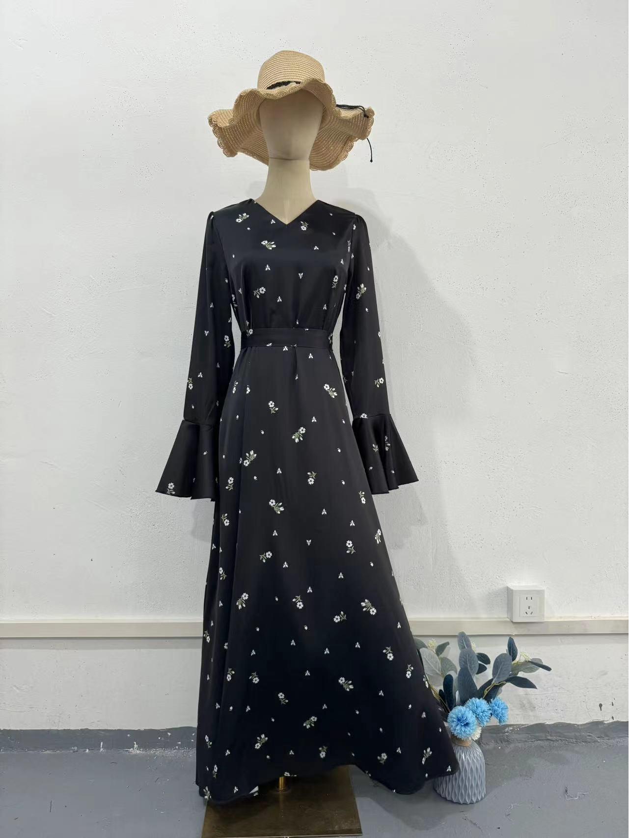 

Длинное платье с цветочным принтом и оборками на рукавах, весна 2024 г. Large чёрный