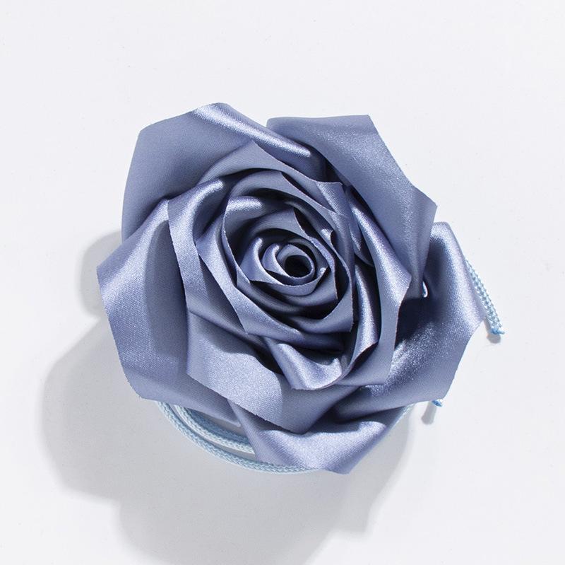 Exquisite handgefertigte florale Halskette: Damen Großes Rosenknoten-Design