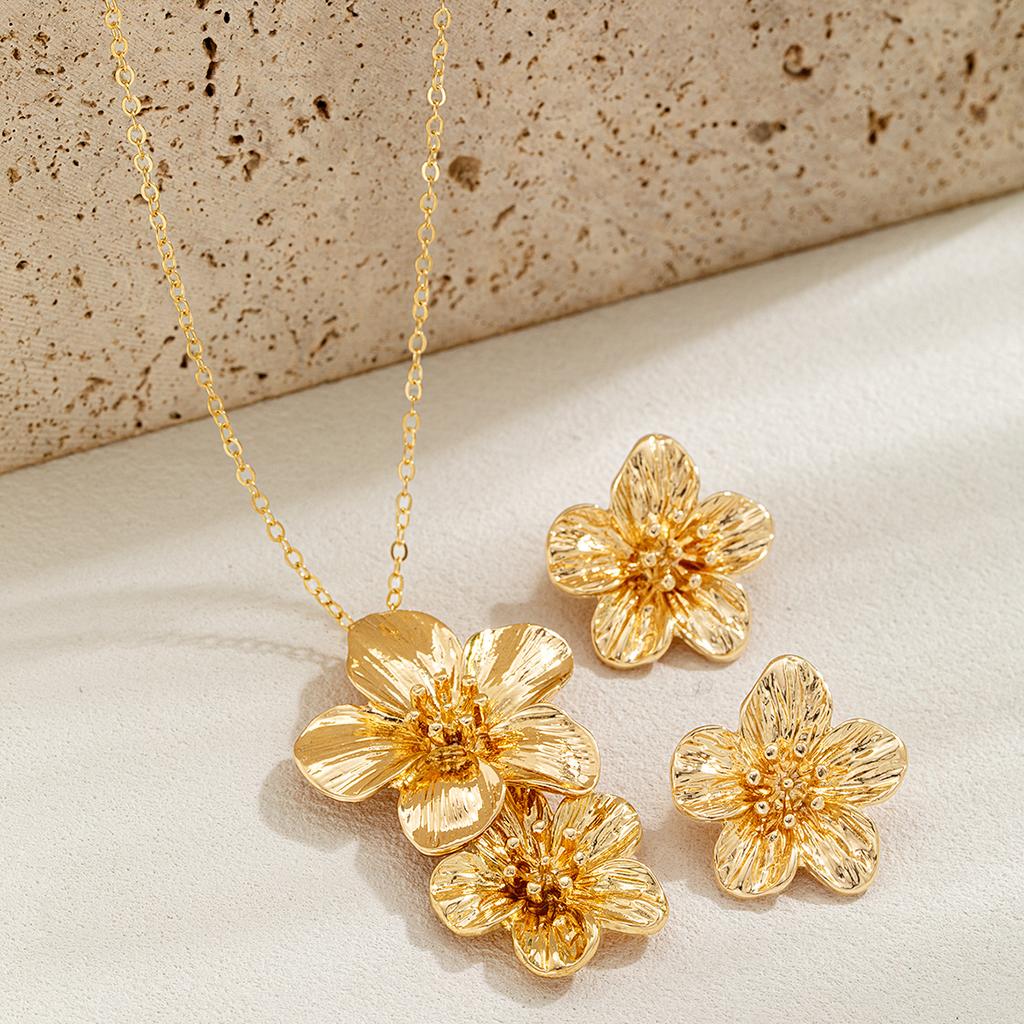 2-piece Minimalist Retro Double Flower Pendant Necklace with Five Petal Flower Earrings, Versatile Women's Jewelry Set