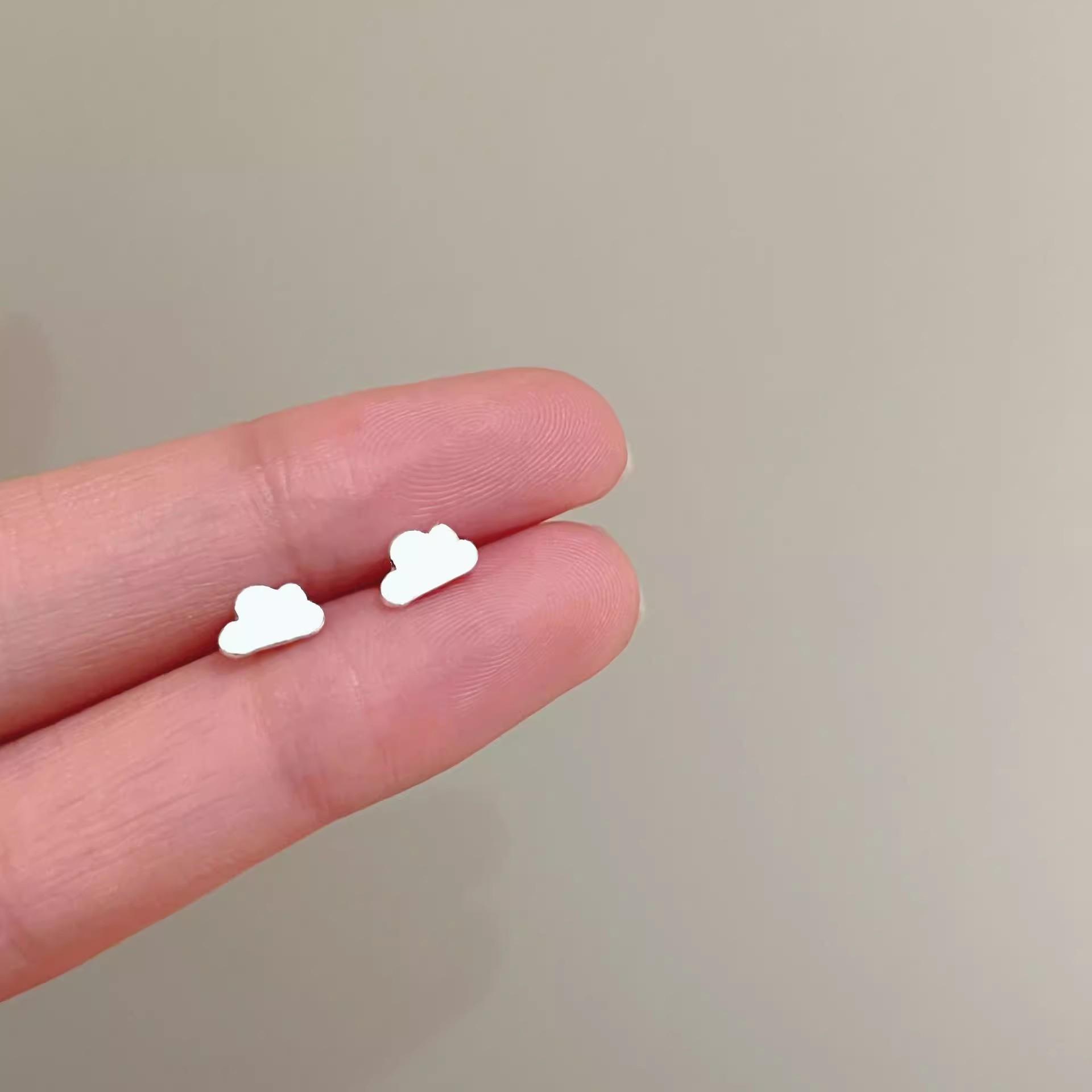 Модные серьги для женщин, маленькие и элегантные One Size серебряный