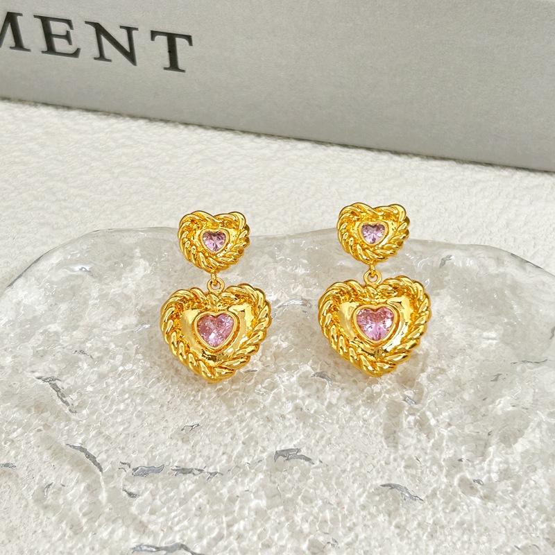 Manufacturer S Supply, Retro Court Style Slightly Inlaid Zircon Love Modeling Earrings Are In Stock. золотой