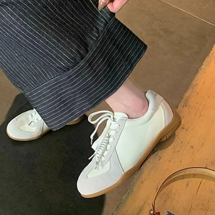 2025 Herbst neue Schnürschuhe Farbblockierung runde Zehen vielseitige lässige Sportschuhe Damen Leder-Board-Schuhe Deutsche Trainingsschuhe