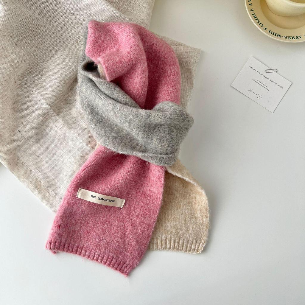 Ins Contrast Color Scarf: Women's Autumn/Winter Neck Protection, Cute Korean Style, Warm Knitted, All-Match Decorative Scarf.