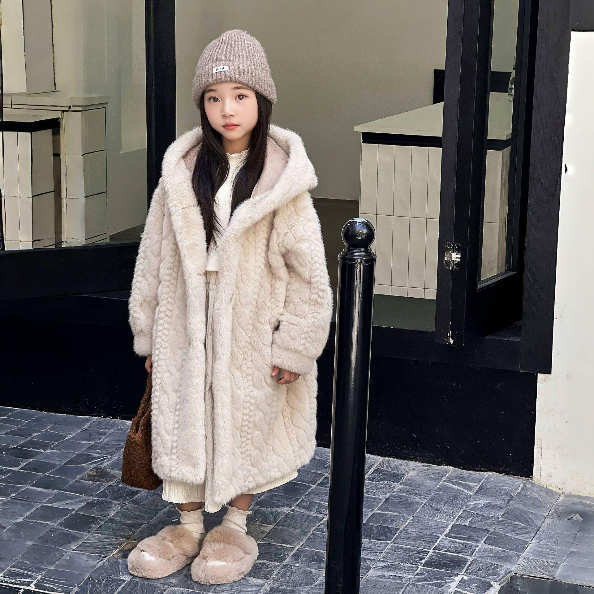 

Пальто для корейских девочек из искусственного меха норки, вязаное косами - осенне-зимний пушистый стиль для детей среднего и старшего возраста. 150 бежевый