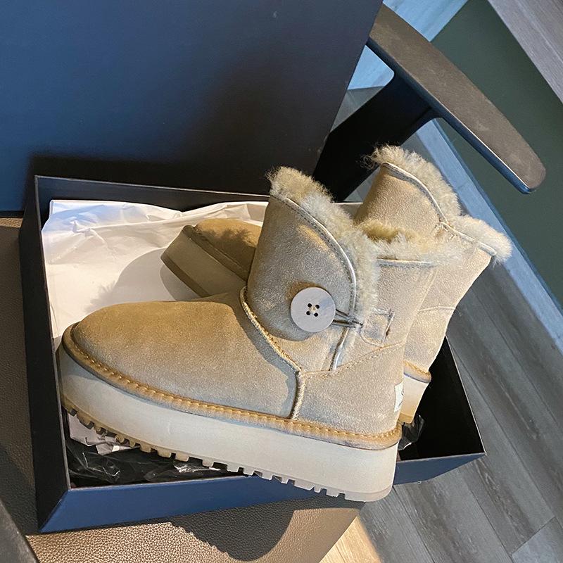 Kožené dámské sněhule s integrovanou kožešinou 2025 nové zimní sametové zateplené kožené lehké protiskluzové teplé bavlněné boty na silné podrážce