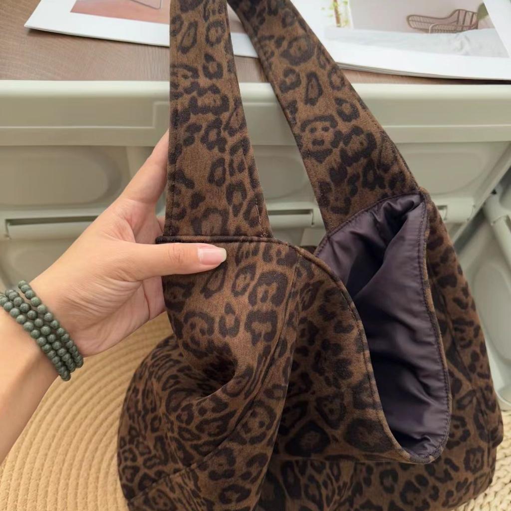 Korean Retro Leopard Print Suede Tote Bag Women's 2025 New Autumn and Winter College Style Large Capacity Shoulder Armpit Bag