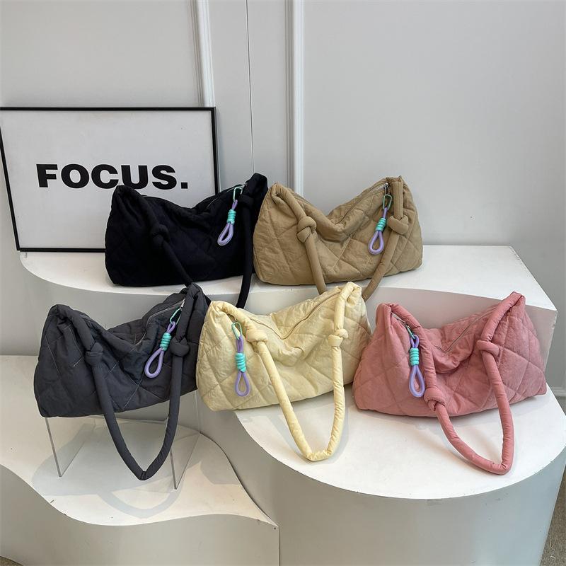 Rhombus large-capacity shoulder messenger bag casual handbag new underarm bag pleated tote bag