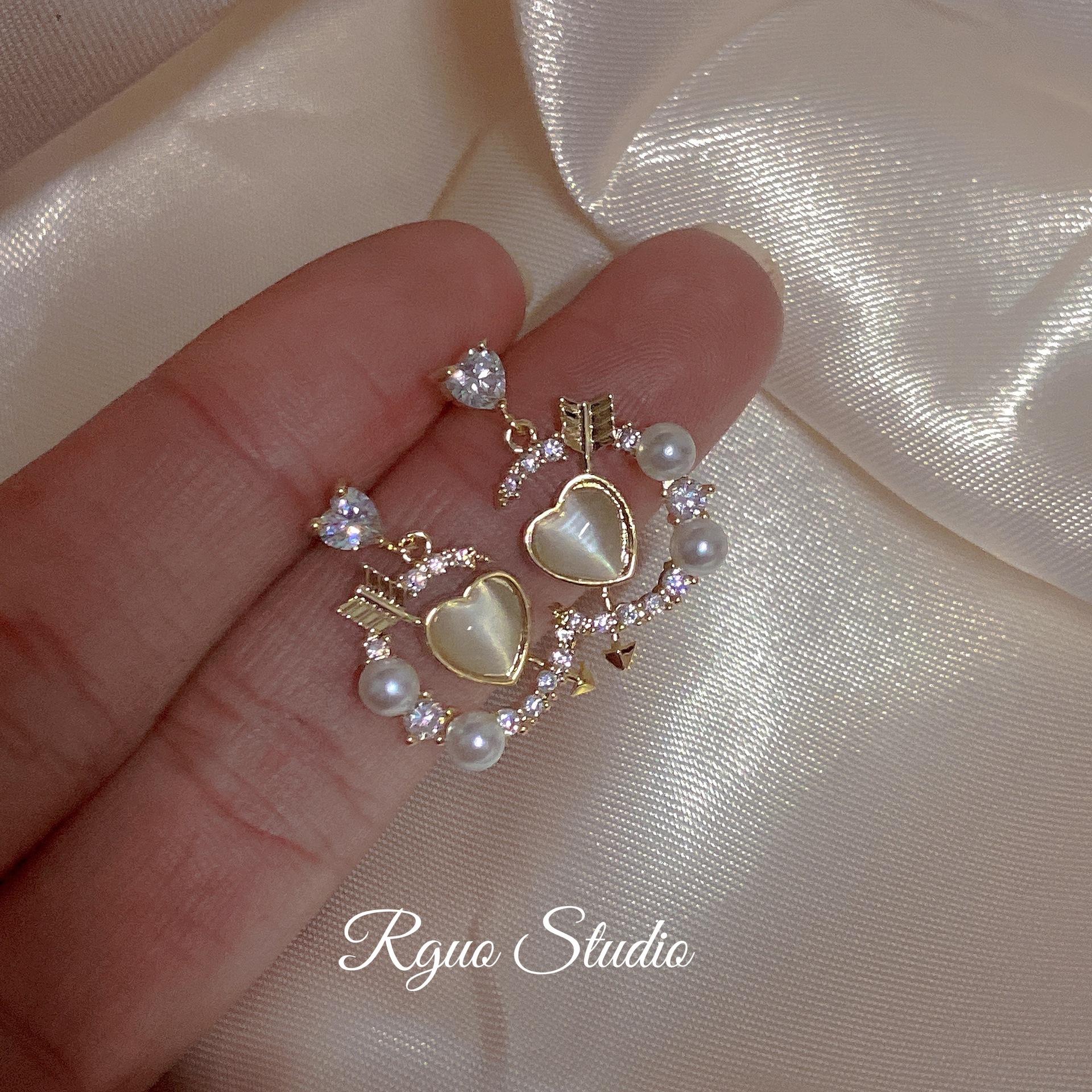 

Love on the Seine French gentle champagne love opal earrings, super shiny earless ear clips for women