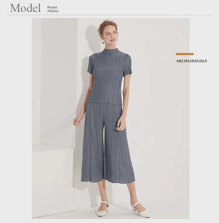 Pleated Short Sleeve Women's Casual Solid Color Summer T-shirt, Comfortable Basic 2025 Collection