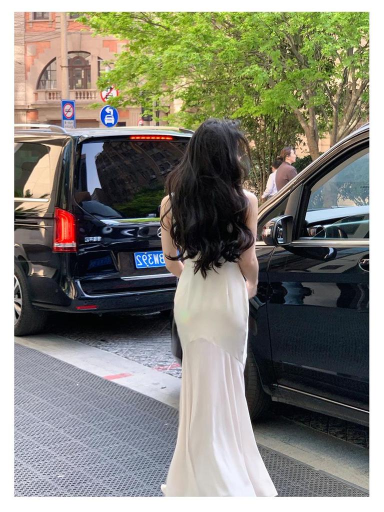 Damen Weißes Satin-Fischschwanz-Abendkleid - U-Ausschnitt Spaghettiträger Französischer Sommerstil