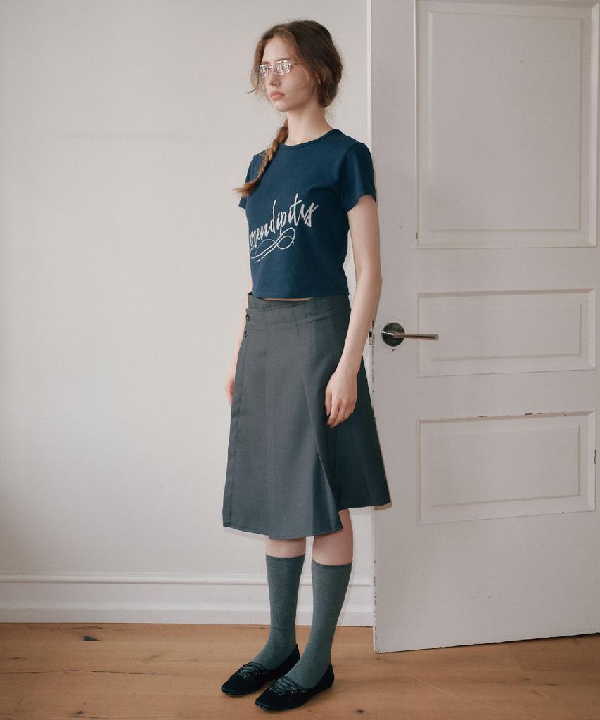 AEGO FREEDOM LAB Serendipity Crop T-Shirt_Navy