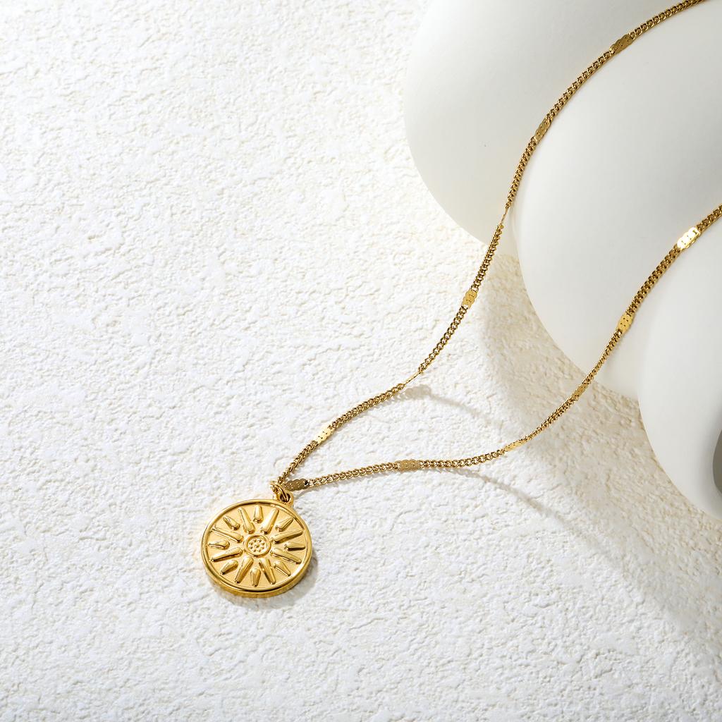 Stainless Steel Fashion Unisex Sun Disc Pendant Necklace For Girls Jewelry Classic Design INS Waterproof Daily Accessory Gift