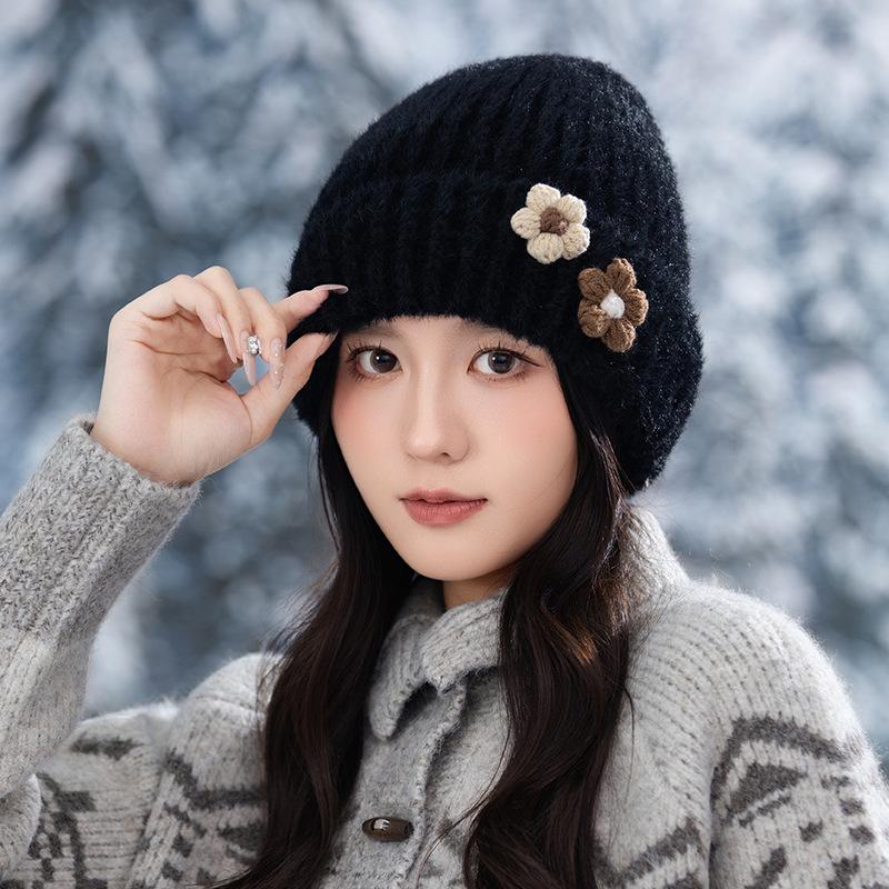 Autumn and Winter Wool Hat Women's Versatile Warm Wool Knitted Hat Cute Flower Ear Protection Pullover Hat