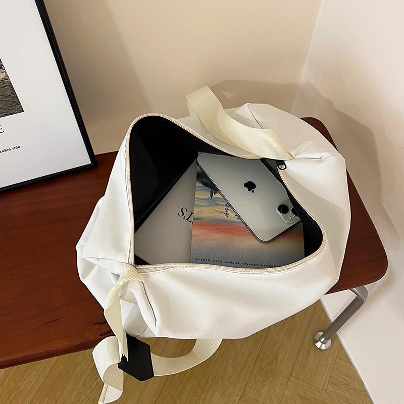 Simple and large-capacity commuter bag women's 2025 new casual nylon messenger bag lightweight and versatile shoulder messenger bag