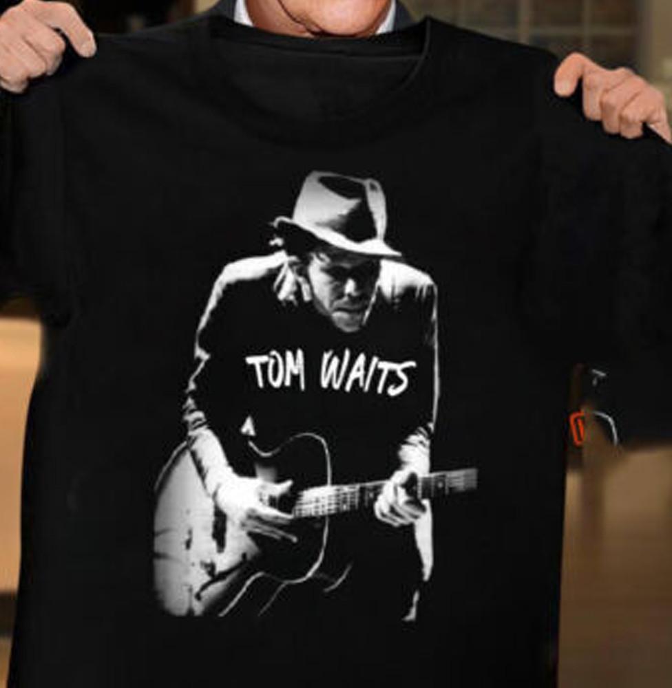 Vtg Tom Waits playing guitar T-shirt Black Unisex All sizes XZ1036 Unisex T-Shirt M